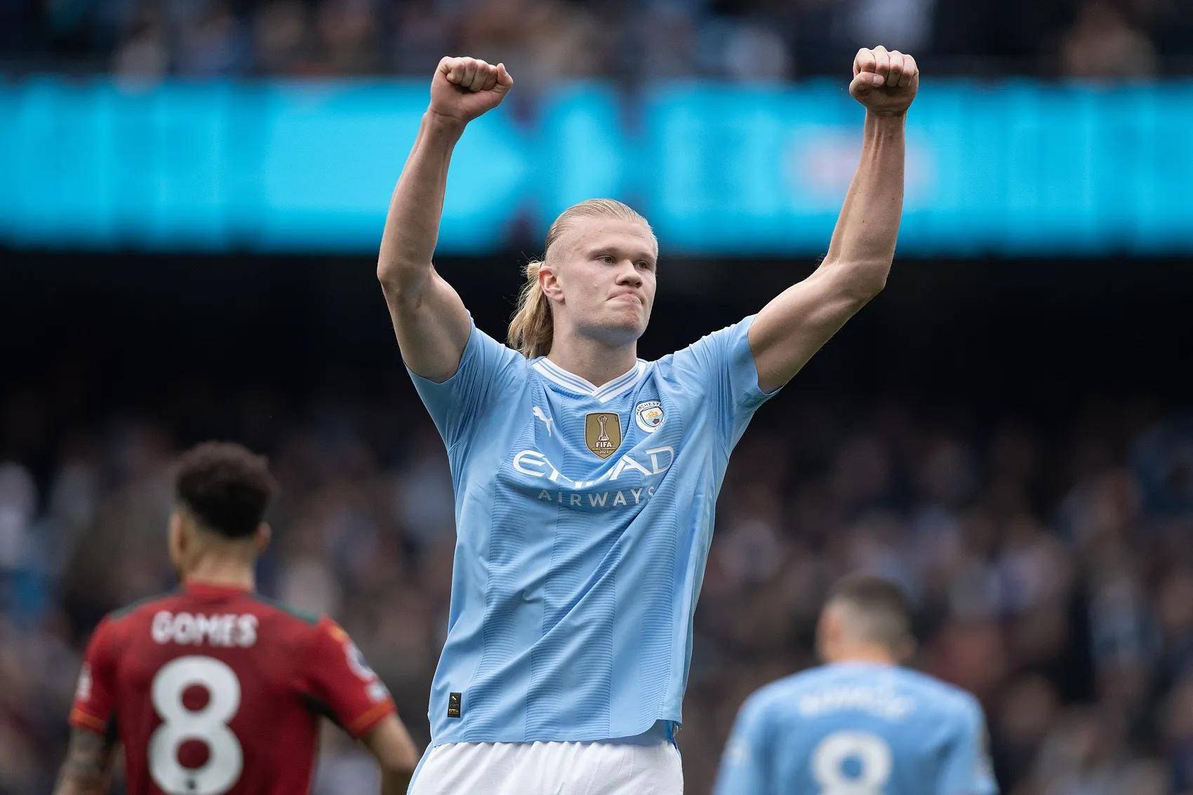 看台视角欣赏孙兴慜的任意球直接破门，球迷已经预感...（看台视角直击孙兴慜任意球破门，球迷早有预感）