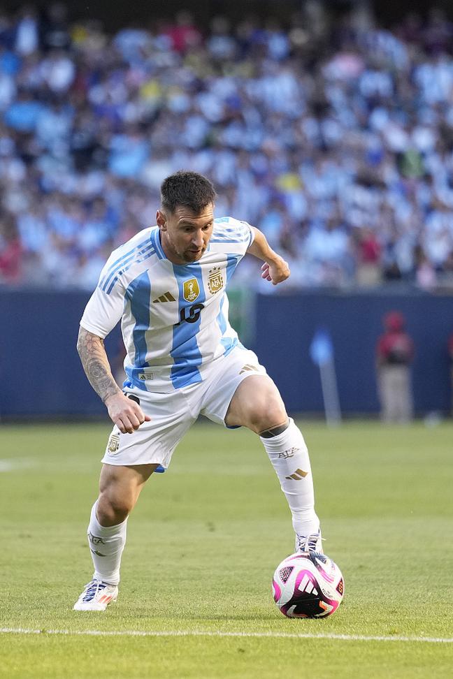 卡萨诺：卡拉格谈萨拉赫之前应该先漱口，他每次说话都在胡扯（卡萨诺抨击卡拉格：点评萨拉赫前先漱口，他动不动就胡扯）