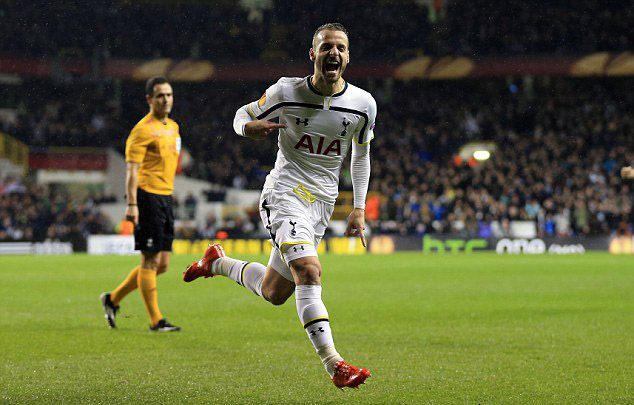 阿斯：拉菲尼亚因为肌肉不适缺战贝蒂斯，他能出战下场欧冠（阿斯：拉菲尼亚肌肉不适无缘战贝蒂斯，预计下场欧冠可复出）