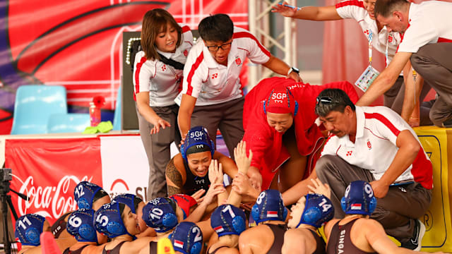 李扬两次失误葬送好局！盯人不紧，踢人送点，蓉城球员集体不满（李扬两度失误断送优势：盯防松懈、犯规送点，蓉城将士集体不满）