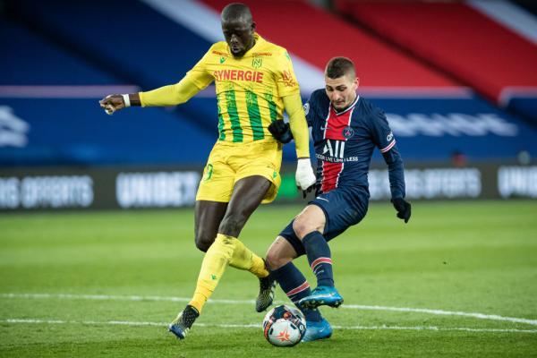 米体：米兰双雄未进决赛让意超杯遇冷，主办方用幕布遮盖空位（米体：米兰双雄无缘决赛致意超杯冷清，主办方以幕布遮挡空座）