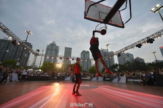 库尔图瓦：第一个丢球多少得怪我，但曼城球员推倒了吕迪格（库尔图瓦：首粒失球我难辞其咎，但曼城球员曾推倒吕迪格）