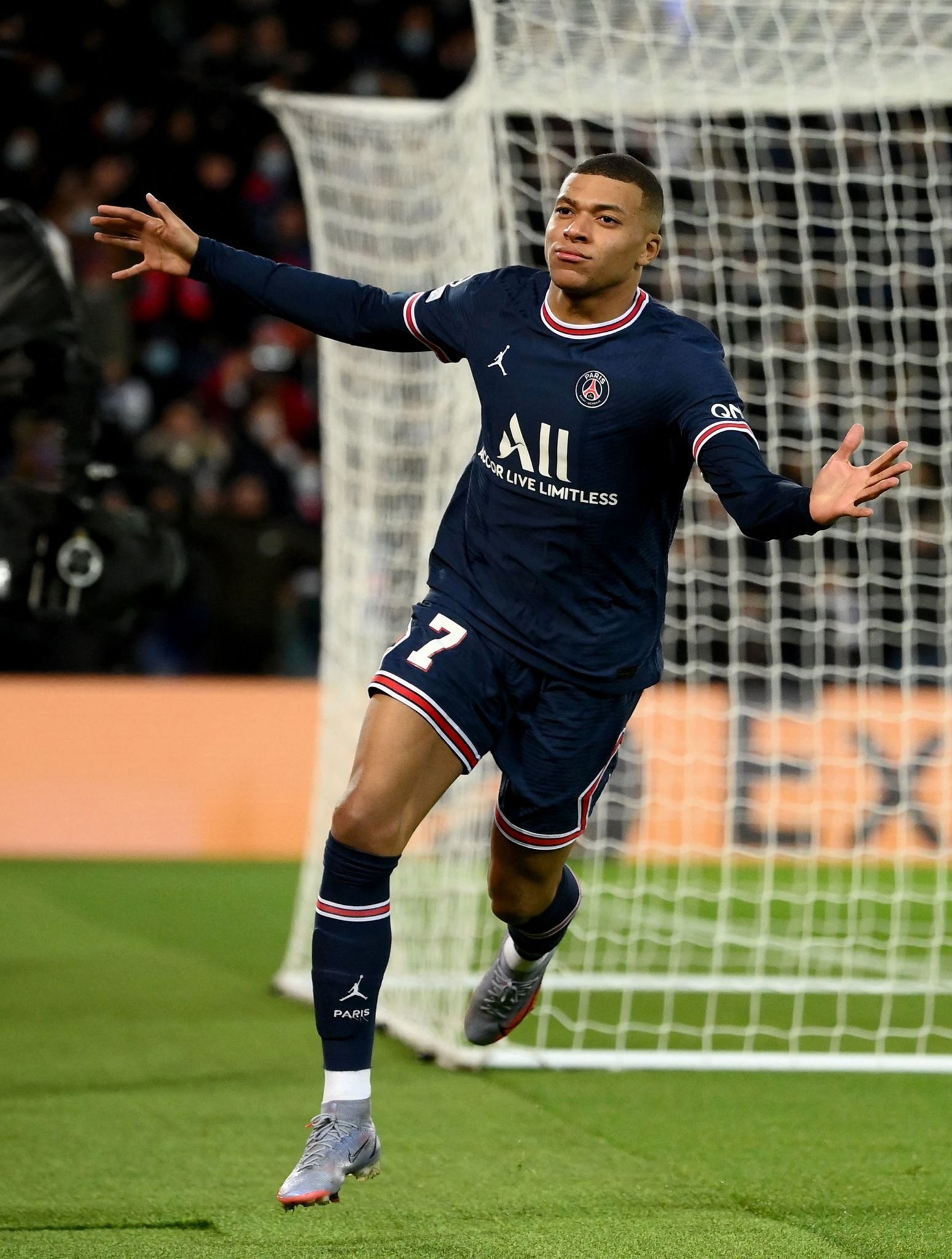 阿森纳官方：热苏斯顶替道曼进入欧冠名单，有资格对阵布鲁日（阿森纳官宣：热苏斯取代道曼入列欧冠名单，可出战布鲁日）