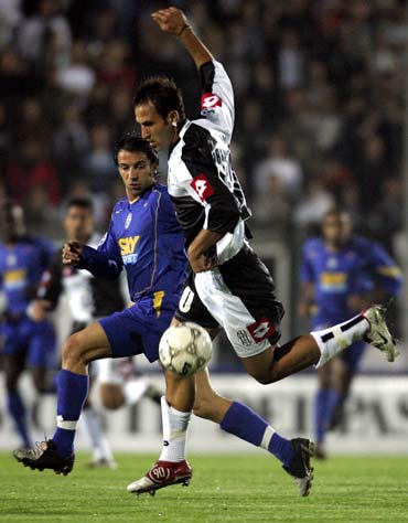 官方：纽卡斯尔联与17岁后卫埃皮亚签下职业合同（纽卡斯尔联官宣：17岁后卫埃皮亚签下职业合同）