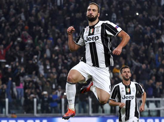 里昂15岁潜力中锋泽科维奇：崇拜哈兰德和DV9的左脚射手（里昂15岁中锋新星泽科维奇：以哈兰德与DV9为偶像的左脚射手）