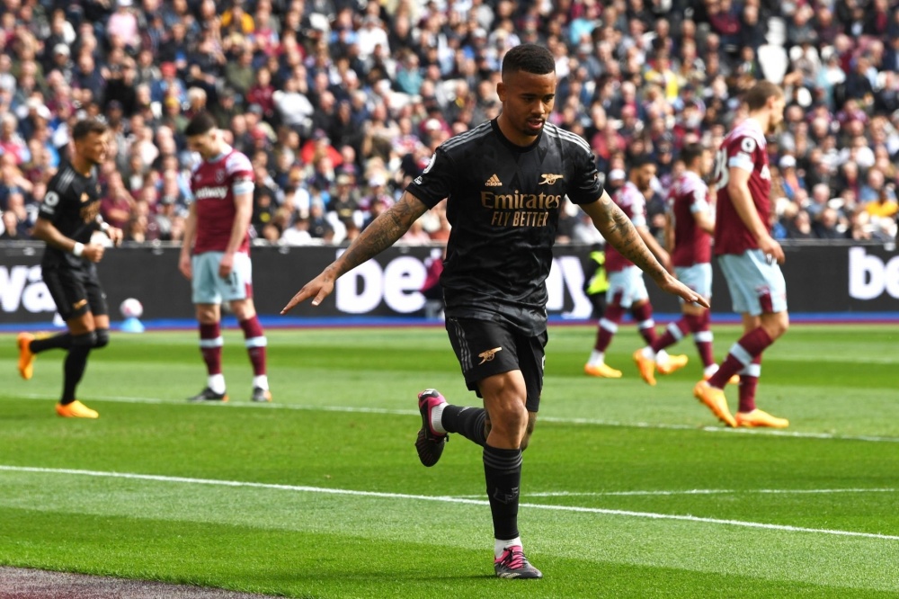 鲁比亚莱斯再谈亲吻门：我不需要向珍妮弗道歉，她当时同意了（鲁比亚莱斯再度谈“亲吻门”：称无需向珍妮弗致歉，表示当时已获对方同意）