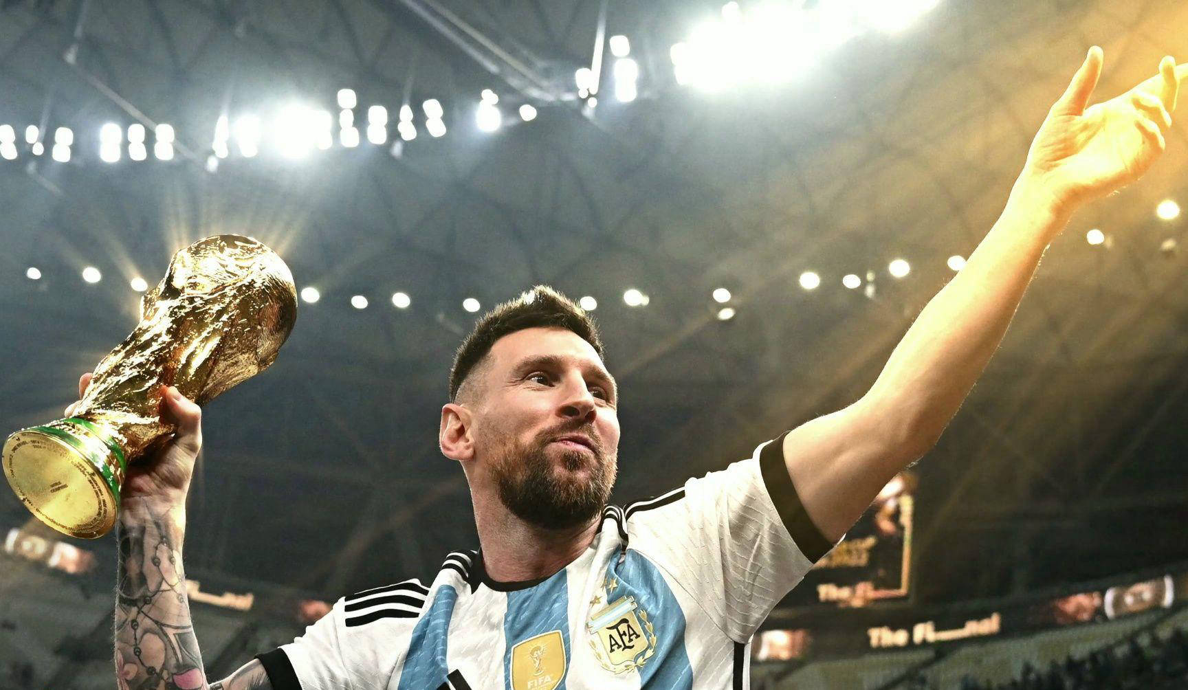 托尼：前锋不应在无意义的跑动上浪费精力，而是更专注于进球（托尼：前锋要减少无效跑动，把精力用在破门得分上）