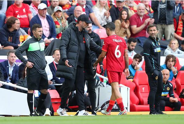 “小雪”节气将至，长春亚泰基地为天然草加盖第二层“棉被”（小雪将至，长春亚泰基地为天然草坪再盖一层“棉被”）