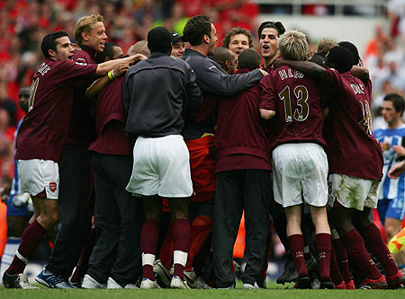 国米vs利物浦首发：萨拉赫缺席，伊萨克PK劳塔罗，维尔茨替补（国米战利物浦首发出炉：萨拉赫缺阵，伊萨克对决劳塔罗，维尔茨替补待命）